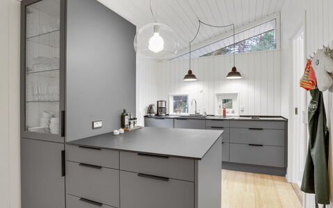 Gaja - 1Km from the Sea: Cabinetry, Køkken, Countertop, Indretning, Gulvbelægning, Møbel, Etage, Skuffe, Køkken Apparat, Loft
