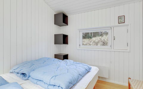 Gaja - 1Km from the Sea: Træ, Soveværelse, Seng, Indretning, Loft, Etage, Gulvbelægning, Sengetøj, Sengetøj, Hjem