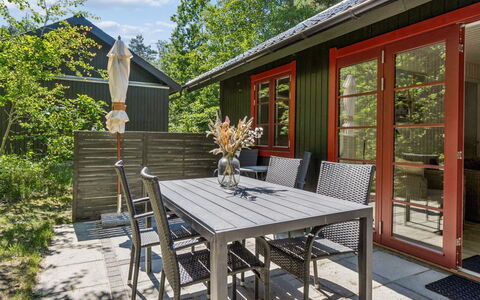 Blakke - 250M from the Sea: Træ, Møbel, Dør, Sommerhus, Stol, Garden Bygninger, Udendørs Møbler, Have, Skygge, Backyard