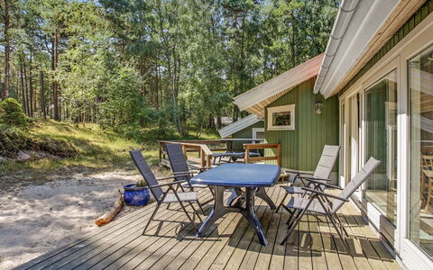 Sylvia - 900M from the Sea: Træ, Tag, Arkitektur, Hjem, Hus, Sommerhus, Sidespor, Hårdttræ, Hældning, Estate
