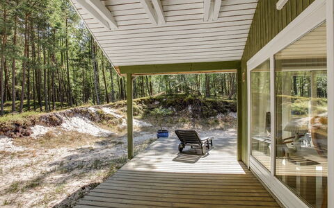 Sylvia - 900M from the Sea: Træ, Tag, Arkitektur, Hjem, Hus, Sommerhus, Sidespor, Hårdttræ, Hældning, Estate