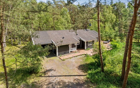 Signe - 850M from the Sea: Hjem, Sommerhus, Sidespor, Hårdttræ, Skygge, Planke, Design, Estate, Veranda, Dæk