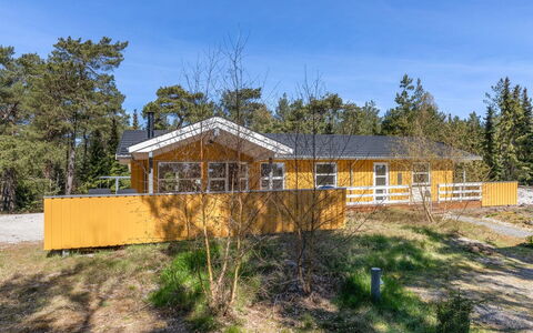 Arndis - 600M from the Sea: Træ, Hus, Sommerhus, Hjem, Tag, Landdistrikt, Sidespor, Bjælkehytte, Garden Bygninger, Hårdttræ