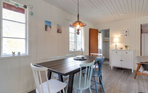 Ronja - 300M from the Sea: Møbel, Gulvbelægning, Indretning, Træ, Etage, Loft, Spisestue, Trægulve, Bord, Køkken & Spisebord