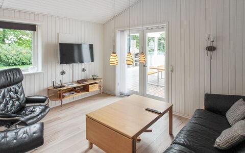 Antigona - 250M from the Sea: Træ, Hus, Sommerhus, Hjem, Tag, Landdistrikt, Sidespor, Bjælkehytte, Garden Bygninger, Hårdttræ