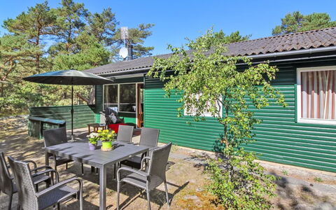 Michel - 300M from the Sea: Træ, Hus, Sommerhus, Hjem, Tag, Landdistrikt, Sidespor, Bjælkehytte, Garden Bygninger, Hårdttræ