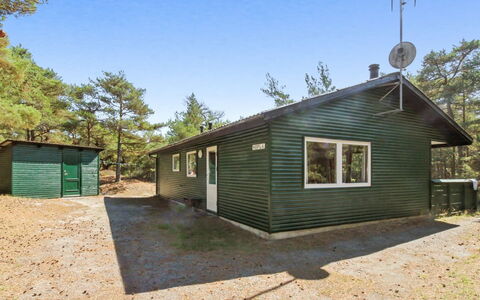 Michel - 300M from the Sea: Træ, Hus, Sommerhus, Hjem, Tag, Landdistrikt, Sidespor, Bjælkehytte, Garden Bygninger, Hårdttræ