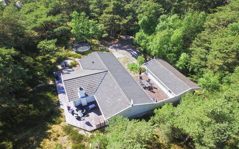 Minka - 300M from the Sea: Træ, Hus, Sommerhus, Hjem, Tag, Landdistrikt, Sidespor, Bjælkehytte, Garden Bygninger, Hårdttræ