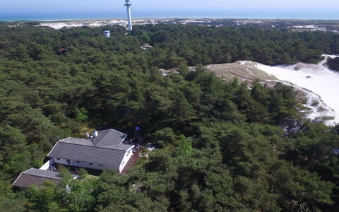 Minka - 300M from the Sea: Træ, Hus, Sommerhus, Hjem, Tag, Landdistrikt, Sidespor, Bjælkehytte, Garden Bygninger, Hårdttræ
