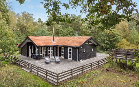 Fastulf - 300M from the Sea: Græs, Træ, Landdistrikt, Busk, Sommerhus, Tag, Almindeligt, Land Lot, Hjem, Bunddække