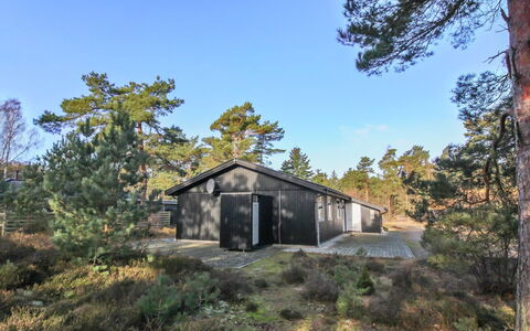Ømunde - 150M from the Sea: Træ, Hus, Sommerhus, Hjem, Tag, Landdistrikt, Sidespor, Bjælkehytte, Garden Bygninger, Hårdttræ