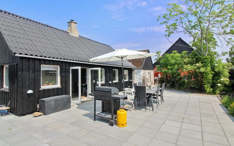 Brawith - 250M from the Sea: Bygning, Hus, Vindue, Hjem, Tag, Boligområde, Busk, Sommerhus, Land Lot