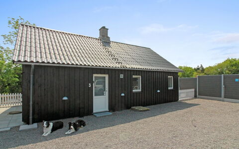 Brawith - 250M from the Sea: Bygning, Hus, Vindue, Hjem, Tag, Boligområde, Busk, Sommerhus, Land Lot