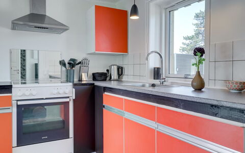 Brawith - 250M from the Sea: Køkken, Countertop, Større Bandage, Køkken Apparat, Cabinetry, Indretning, Gulvbelægning, Komfur, Køkkenvask, Husholdningsapparat