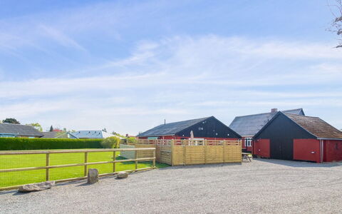 Brawith - 250M from the Sea: Bygning, Hus, Vindue, Hjem, Tag, Boligområde, Busk, Sommerhus, Land Lot