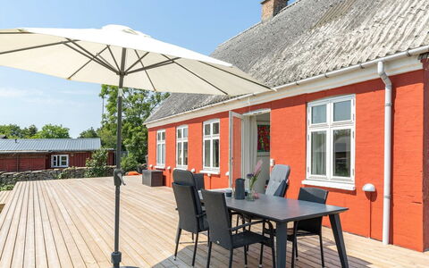 Elize - 250M from the Sea: Boligområde, Tag, Forstad, Indkørsel, Estate, Skorsten
