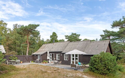 Læff - 50M from the Sea: Træ, Hus, Sommerhus, Hjem, Tag, Landdistrikt, Sidespor, Bjælkehytte, Garden Bygninger, Hårdttræ