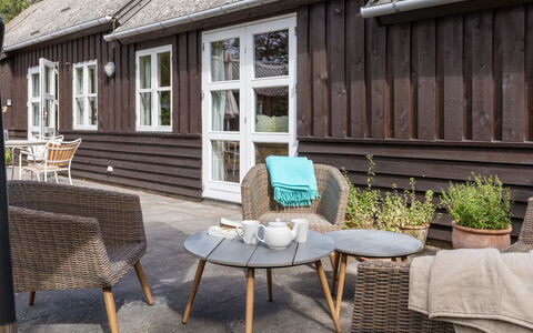 Læff - 50M from the Sea: Træ, Hus, Sommerhus, Hjem, Tag, Landdistrikt, Sidespor, Bjælkehytte, Garden Bygninger, Hårdttræ