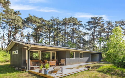 Mikkelina - 700M from the Sea: Bygning, Hus, Vindue, Hjem, Tag, Boligområde, Busk, Sommerhus, Land Lot