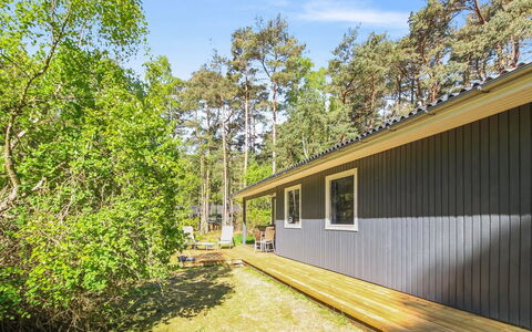 Mikkelina - 700M from the Sea: Bygning, Hus, Vindue, Hjem, Tag, Boligområde, Busk, Sommerhus, Land Lot