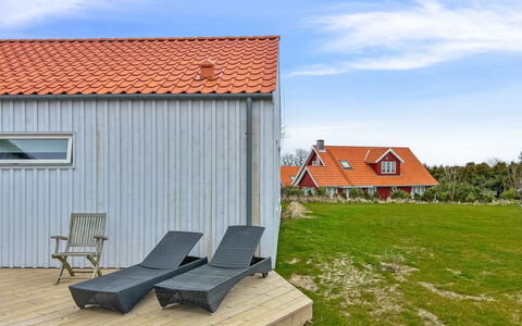 Skoge - 500M from the Sea: Græs, Busk, Hus, Have, Hjem, Sommerhus, Land Lot, Lawn, Bunddække