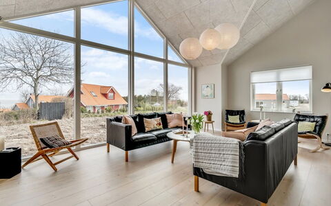 Skoge - 500M from the Sea: Træ, Loft, Stol, Trægulve, Stue, Couch, Hårdttræ, Køkken & Spisebord