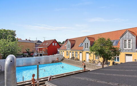 Sylviane - 500M from the Sea: Busk, Urban Design, Bunddække, Mursten, Lejlighed, Estate, Murværk, Altan, Landscaping