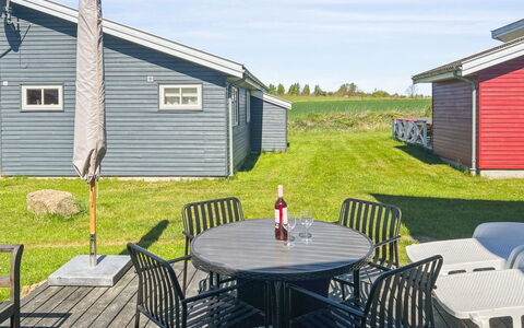 Carlie - 2.8Km from the Sea: Træ, Hus, Sommerhus, Hjem, Tag, Landdistrikt, Sidespor, Bjælkehytte, Garden Bygninger, Hårdttræ