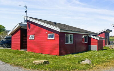 Carlie - 2.8Km from the Sea