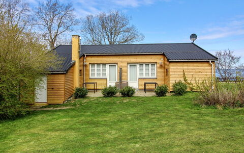 Alfred - 25M from the Sea: Hjem, Sommerhus, Veranda, Sidespor, Stuehus, Udendørs Struktur