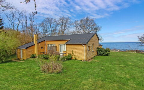 Alfred - 25M from the Sea: Hjem, Sommerhus, Veranda, Sidespor, Stuehus, Udendørs Struktur