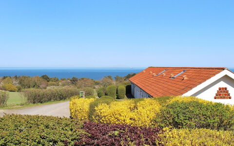 Frederique - 400M from the Sea: Træ, Hus, Sommerhus, Hjem, Tag, Landdistrikt, Sidespor, Bjælkehytte, Garden Bygninger, Hårdttræ