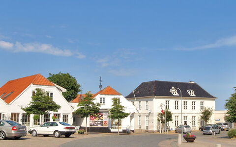 Frederique - 400M from the Sea: Træ, Hus, Sommerhus, Hjem, Tag, Landdistrikt, Sidespor, Bjælkehytte, Garden Bygninger, Hårdttræ