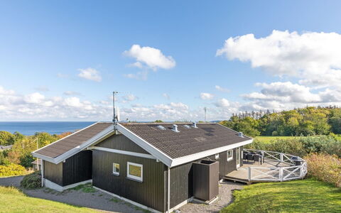 Tjelle - 300M from the Sea: Tag, Hjem, Dør, Sommerhus, Skygge, Sidespor, Gård, Estate, Backyard
