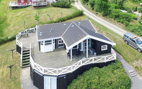 Tjelle - 300M from the Sea: Tag, Hjem, Dør, Sommerhus, Skygge, Sidespor, Gård, Estate, Backyard