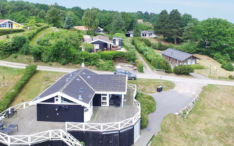 Tjelle - 300M from the Sea: Tag, Hjem, Dør, Sommerhus, Skygge, Sidespor, Gård, Estate, Backyard