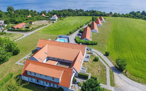 Hunter - 400M from the Sea: Træ, Hus, Sommerhus, Hjem, Tag, Landdistrikt, Sidespor, Bjælkehytte, Garden Bygninger, Hårdttræ