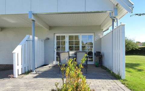 Hunter - 400M from the Sea: Træ, Hus, Sommerhus, Hjem, Tag, Landdistrikt, Sidespor, Bjælkehytte, Garden Bygninger, Hårdttræ
