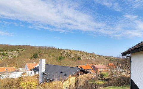 Cristiana - 950M from the Sea: Hus, Sommerhus, Tag, Garden Bygninger, Skygge, Skur, Backyard, Udendørs Møbler, Gård, Lawn