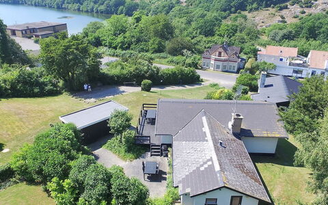 Cristiana - 950M from the Sea: Træ, Hus, Sommerhus, Hjem, Tag, Landdistrikt, Sidespor, Bjælkehytte, Garden Bygninger, Hårdttræ