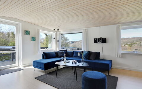 Cristiana - 950M from the Sea: Træ, Hus, Sommerhus, Hjem, Tag, Landdistrikt, Sidespor, Bjælkehytte, Garden Bygninger, Hårdttræ