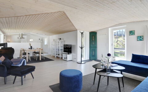Cristiana - 950M from the Sea: Træ, Hus, Sommerhus, Hjem, Tag, Landdistrikt, Sidespor, Bjælkehytte, Garden Bygninger, Hårdttræ