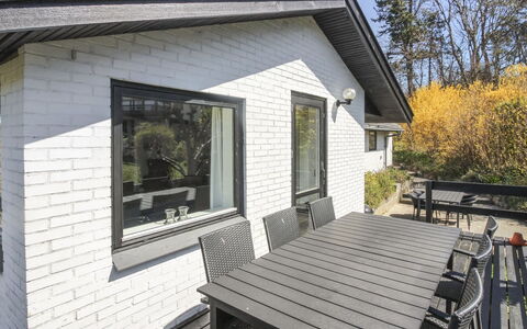 Cristiana - 950M from the Sea: Træ, Hus, Sommerhus, Hjem, Tag, Landdistrikt, Sidespor, Bjælkehytte, Garden Bygninger, Hårdttræ