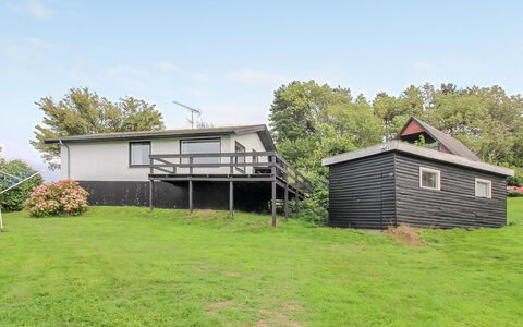 Cristiana - 950M from the Sea: Træ, Hus, Sommerhus, Hjem, Tag, Landdistrikt, Sidespor, Bjælkehytte, Garden Bygninger, Hårdttræ