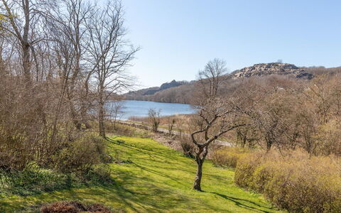 Anina - 400M from the Sea: Træ, Hus, Sommerhus, Hjem, Tag, Landdistrikt, Sidespor, Bjælkehytte, Garden Bygninger, Hårdttræ
