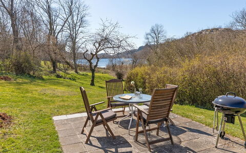 Anina - 400M from the Sea: Træ, Hus, Sommerhus, Hjem, Tag, Landdistrikt, Sidespor, Bjælkehytte, Garden Bygninger, Hårdttræ