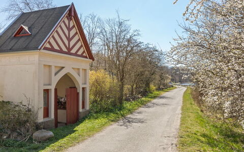 Anina - 400M from the Sea: Træ, Hus, Sommerhus, Hjem, Tag, Landdistrikt, Sidespor, Bjælkehytte, Garden Bygninger, Hårdttræ