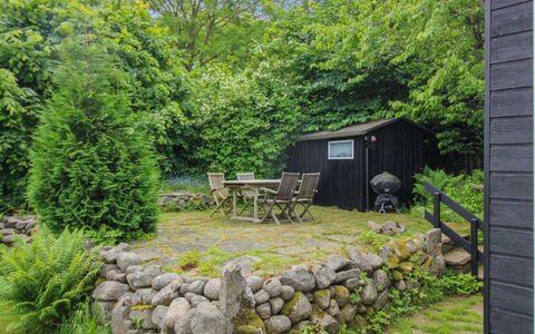 Fabine - 50M from the Sea: Busk, Have, Plantesamfund, Bunddække, Sommerhus, Backyard, Landscaping, Gård, Garden Bygninger