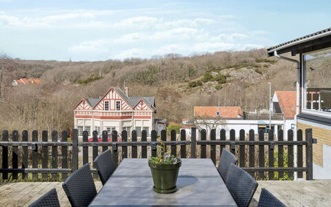 Takenya - 400M from the Sea: Svømmepøl, Udendørs Møbler, Møbel, Udvej, Flise, Eco Hotel, Skygge, Stol, Fritid, Estate