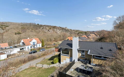 Takenya - 400M from the Sea: Svømmepøl, Udendørs Møbler, Møbel, Udvej, Flise, Eco Hotel, Skygge, Stol, Fritid, Estate